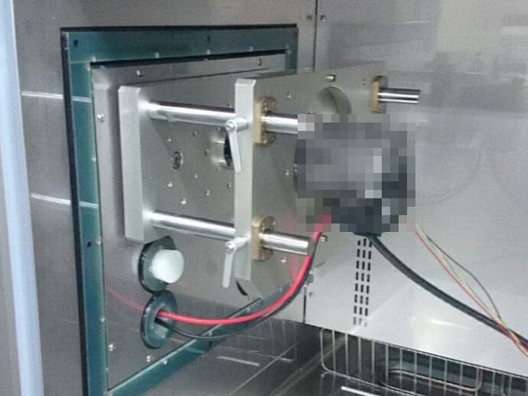 セルテクノス　トルク測定　温湿度環境対応モータトルク測定機　恒温槽付きモータトルクベンチ　温湿度環境_被供試モータの取付例